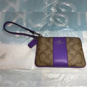 Coach corner zip wristlet clitch NEW